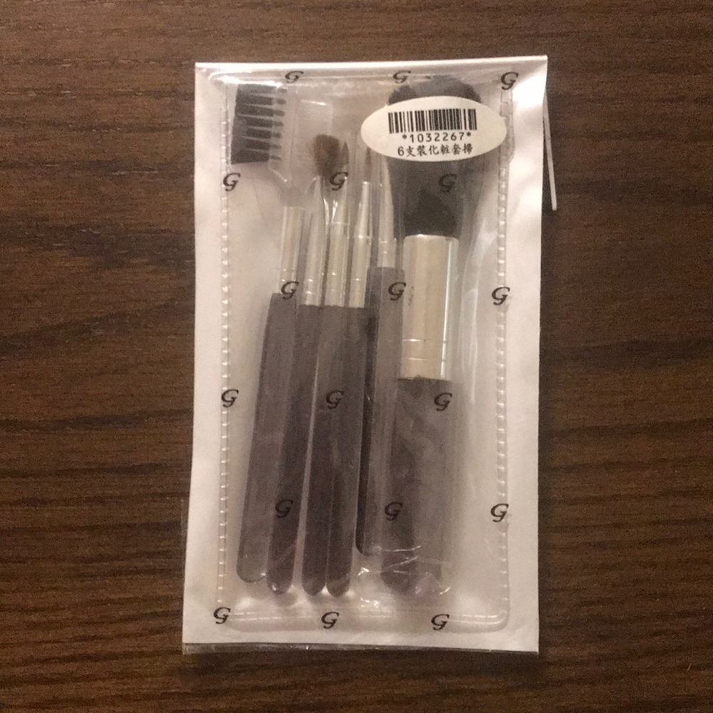 Brand New Travel Size Makeup Brush Set